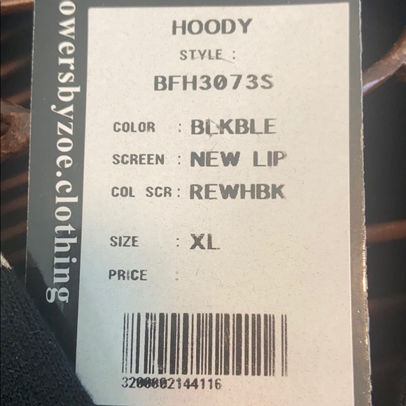 NWT hooded..lip print/splatter paint sweatshirt. - Picture 4 of 4